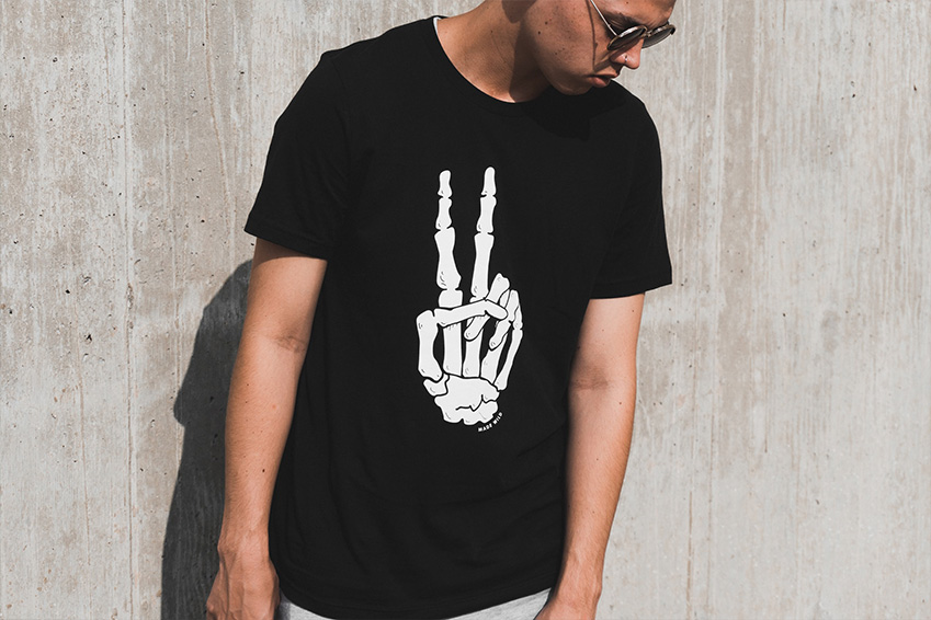 Beispiel Mann mit bedrucktem Shirt